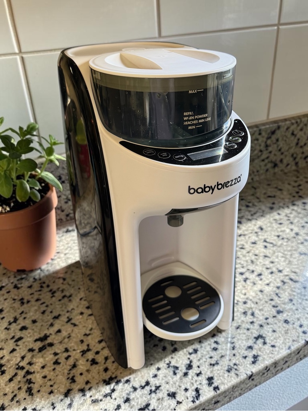 Baby Brezza Formula Pro Baby Bottle formula Maker - White & Black